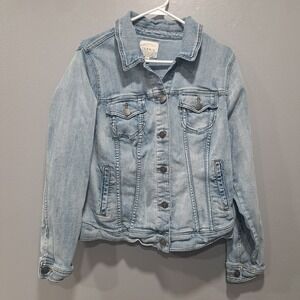 Torrid Womens Light Wash Denim Trucker Jacket Heart Buttons Blue Size 2 Plus